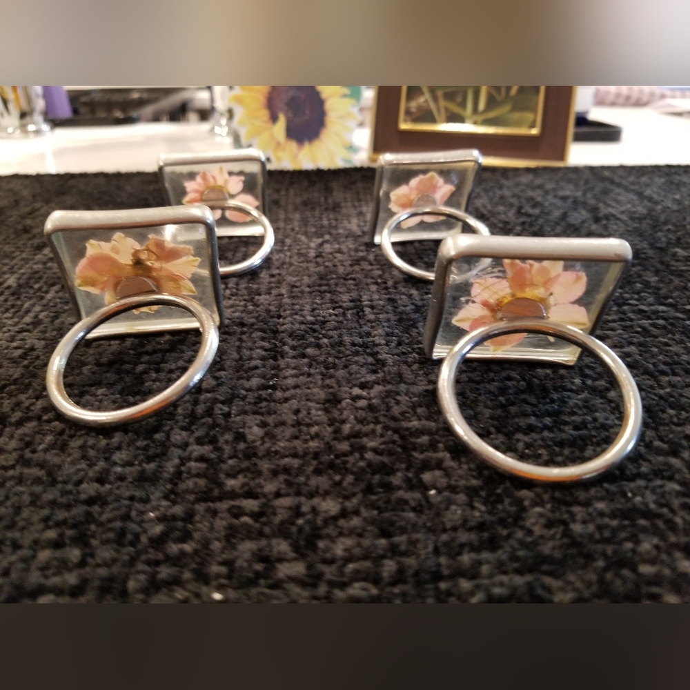 4 Napkin Rings - Picture 2 of 3